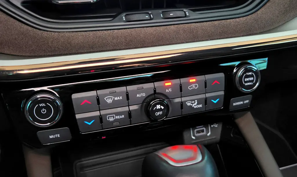 JEEP Commander - Foto