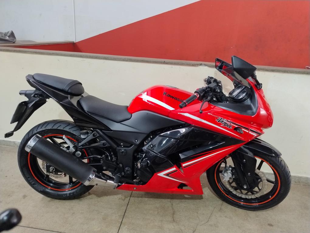 KAWASAKI Ninja 250 - Foto