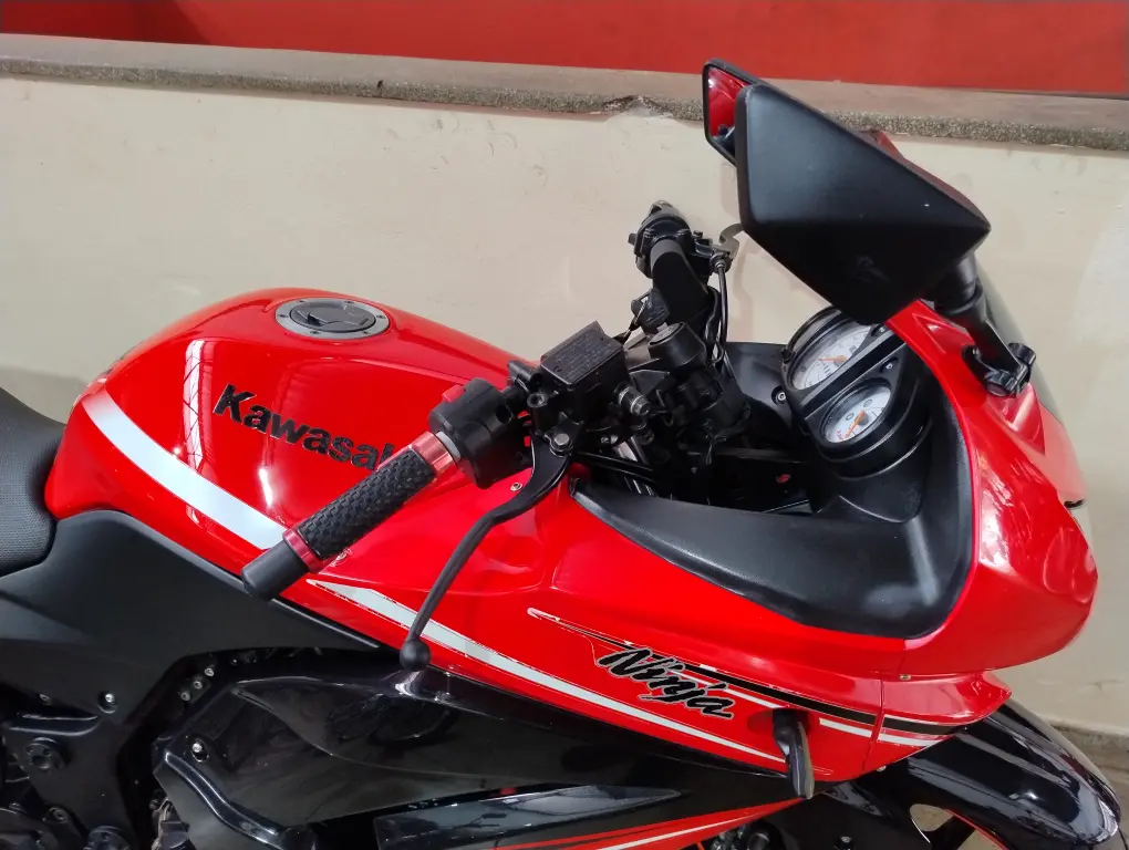 KAWASAKI Ninja 250 - Foto