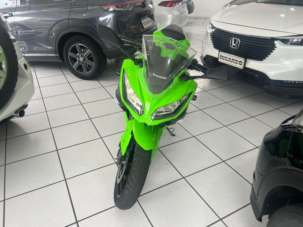 KAWASAKI Ninja 300 - Foto