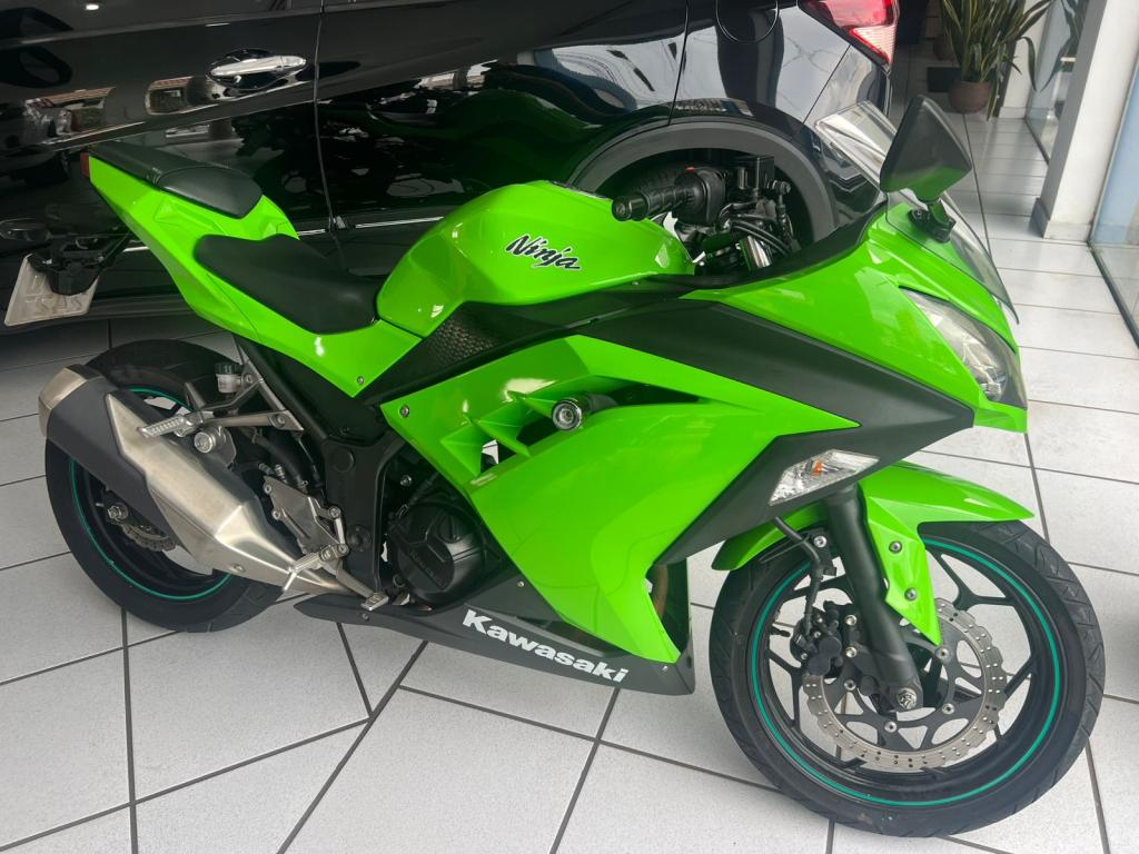 KAWASAKI Ninja 300 - Foto