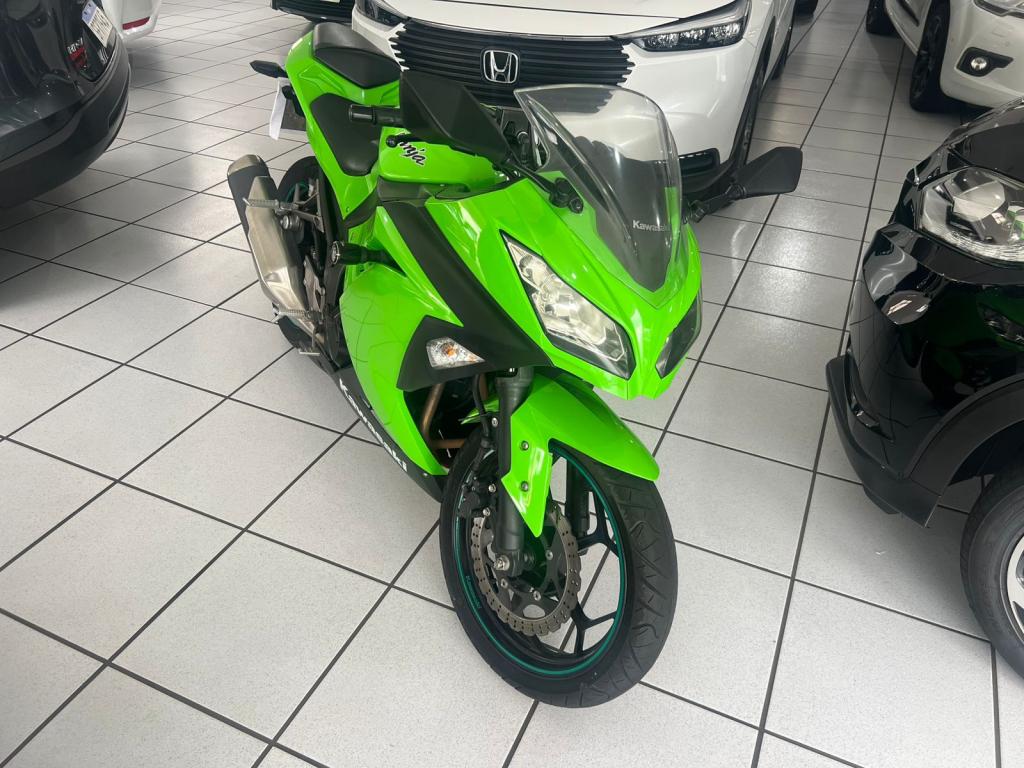 KAWASAKI Ninja 300 - Foto