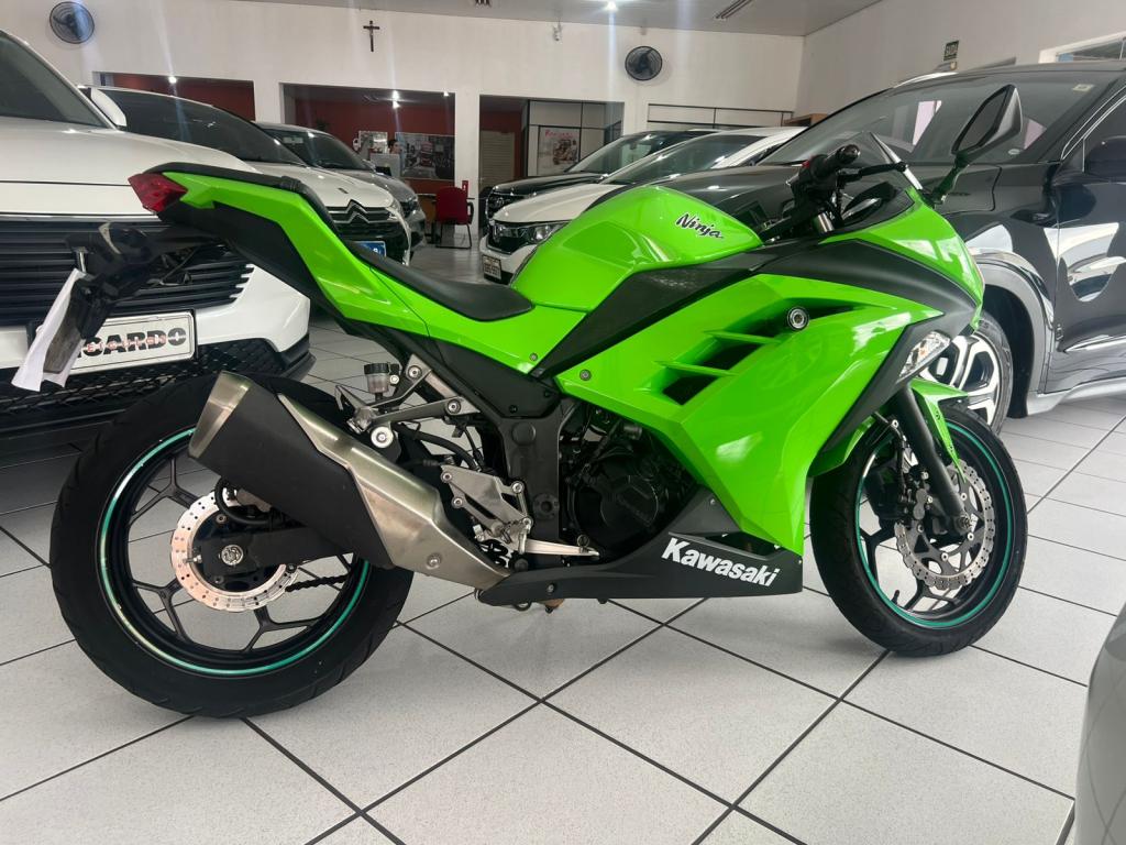 KAWASAKI Ninja 300 - Foto