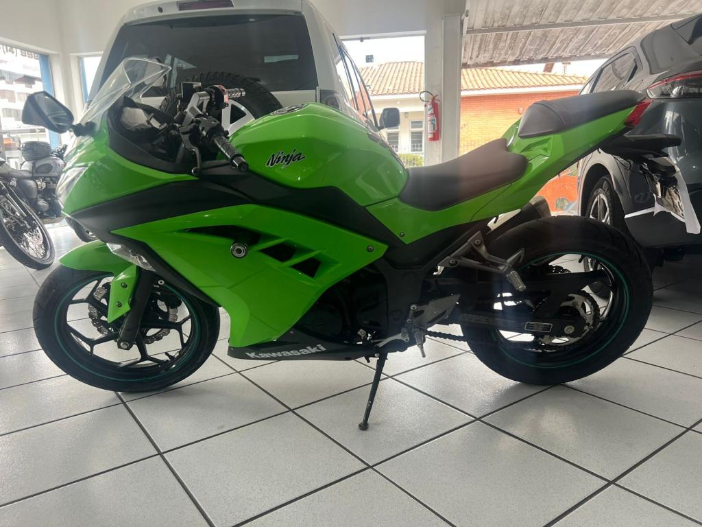 KAWASAKI Ninja 300 - Foto