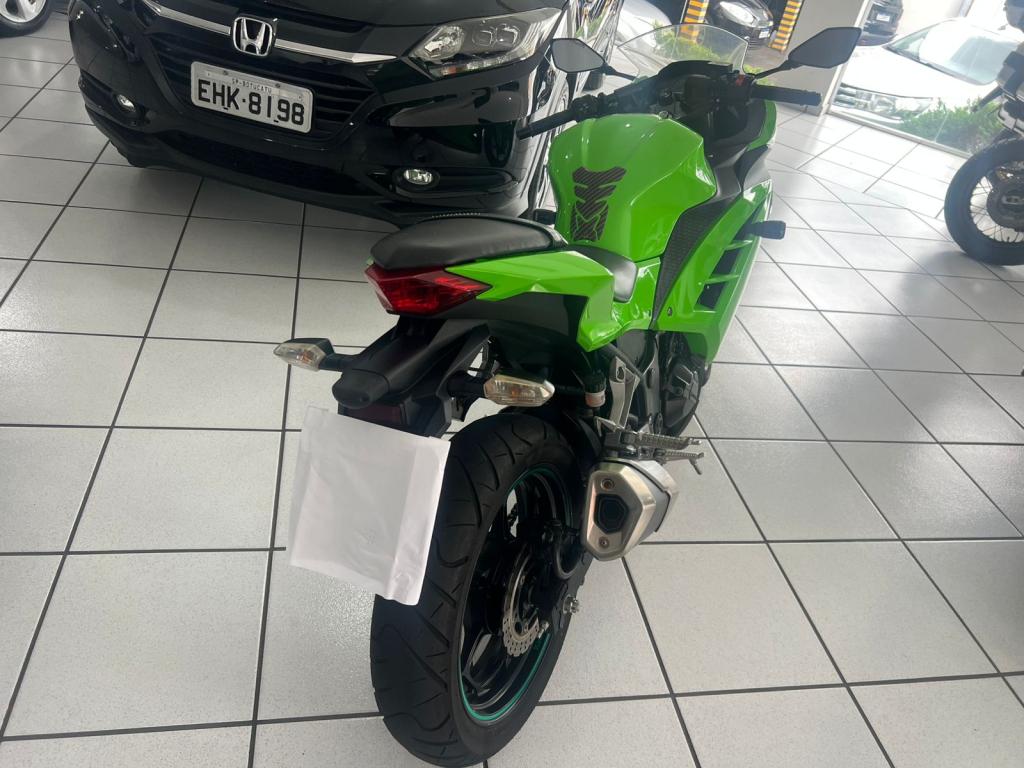 KAWASAKI Ninja 300 - Foto