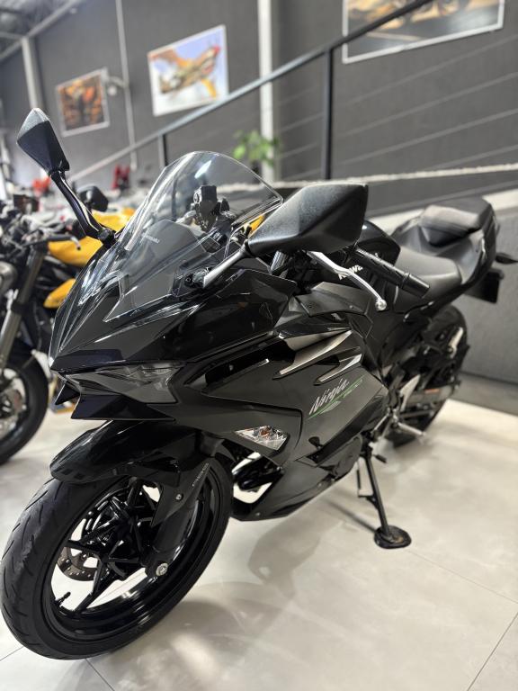 KAWASAKI Ninja 500 - Foto