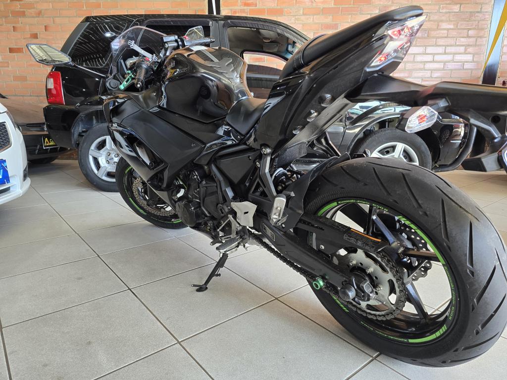 KAWASAKI Ninja 650 - Foto