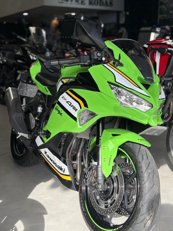 KAWASAKI ZX-4R - Foto