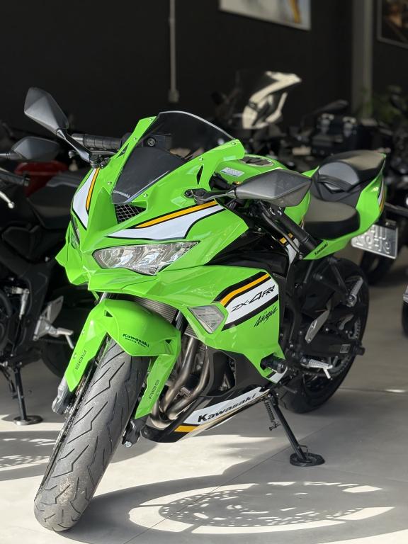 KAWASAKI ZX-4R - Foto