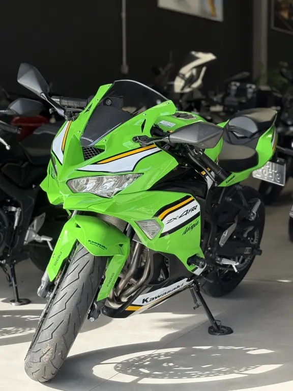 KAWASAKI ZX-4R - Foto