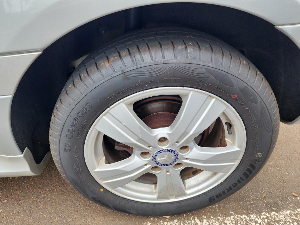 MERCEDES-BENZ B 180 - Foto
