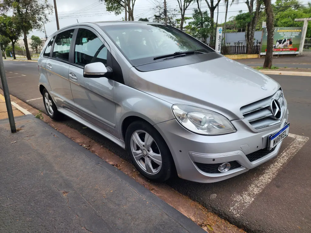 MERCEDES-BENZ B 180 - Foto