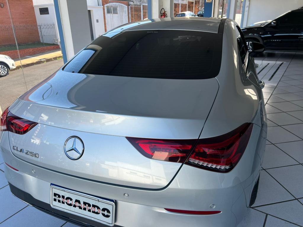 MERCEDES-BENZ CLA 250 - Miniatura