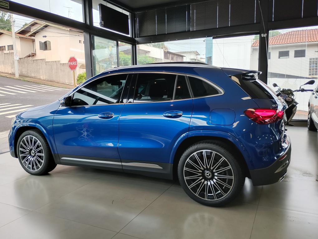 MERCEDES-BENZ GLA 200 - Foto