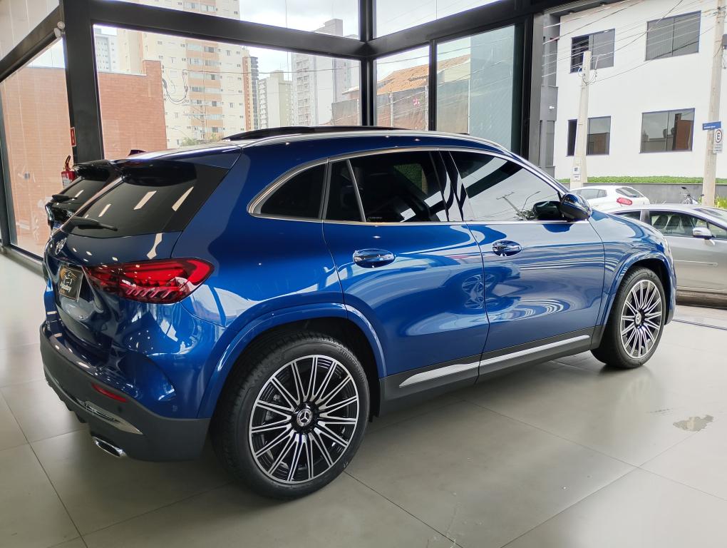 MERCEDES-BENZ GLA 200 - Foto