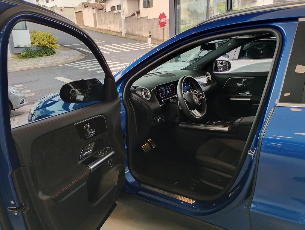 MERCEDES-BENZ GLA 200 - Foto