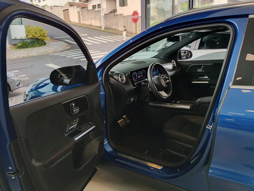MERCEDES-BENZ GLA 200 - Foto