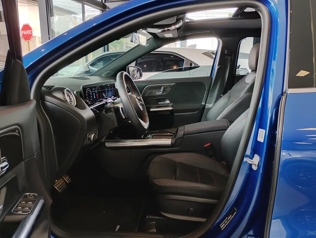 MERCEDES-BENZ GLA 200 - Foto