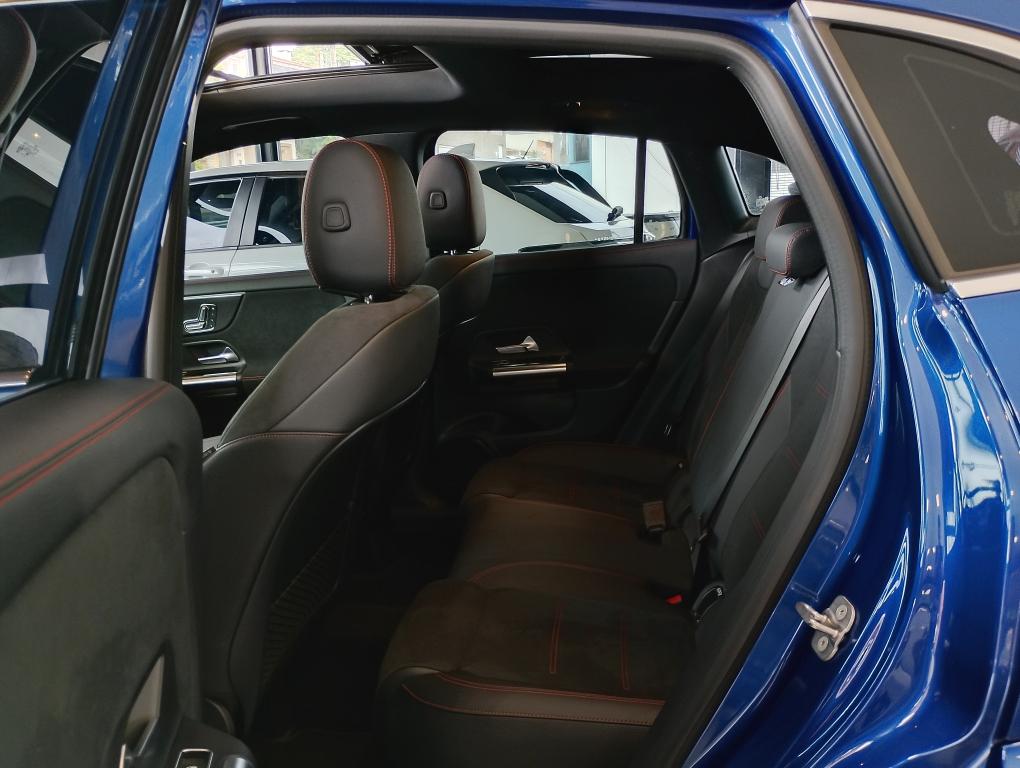 MERCEDES-BENZ GLA 200 - Foto