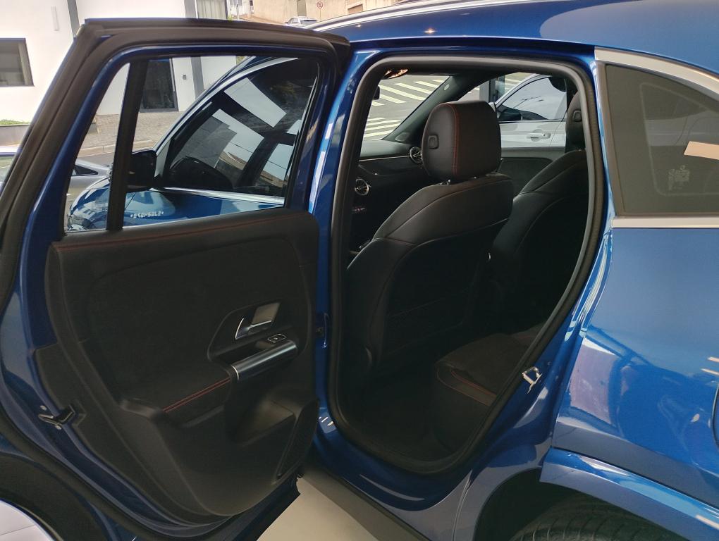 MERCEDES-BENZ GLA 200 - Foto