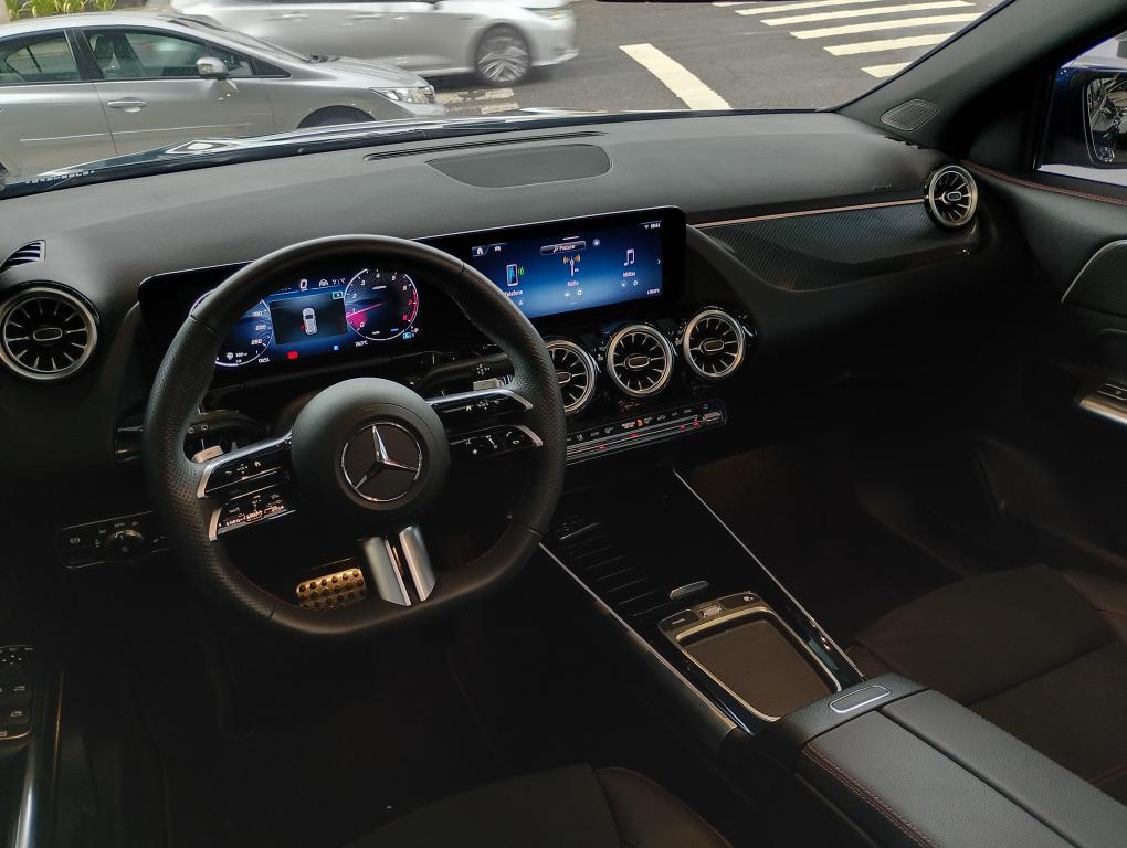MERCEDES-BENZ GLA 200 - Foto