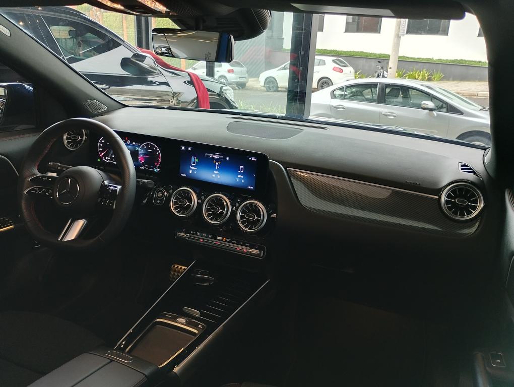 MERCEDES-BENZ GLA 200 - Foto