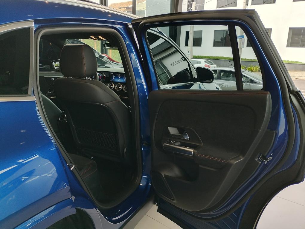 MERCEDES-BENZ GLA 200 - Foto