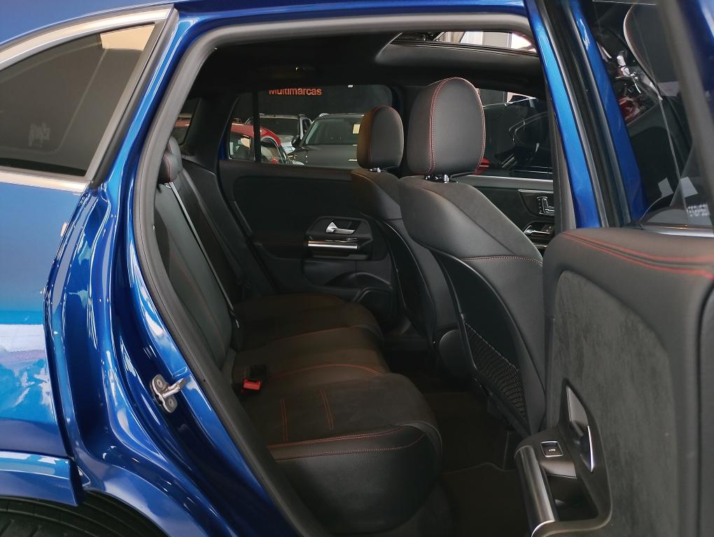 MERCEDES-BENZ GLA 200 - Foto