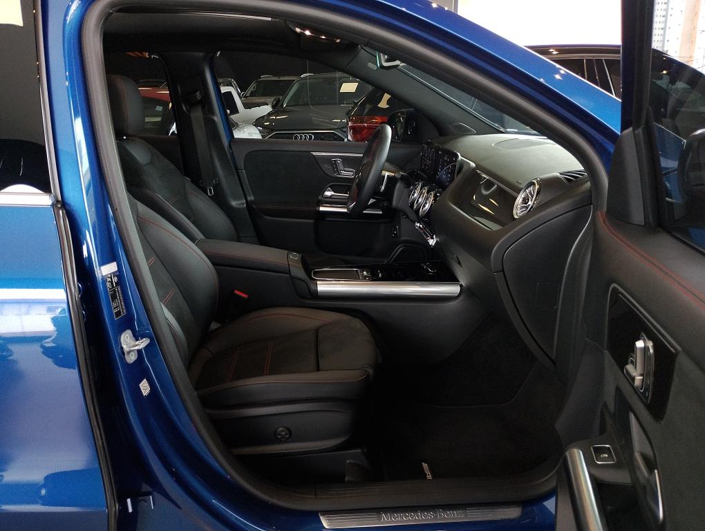 MERCEDES-BENZ GLA 200 - Foto