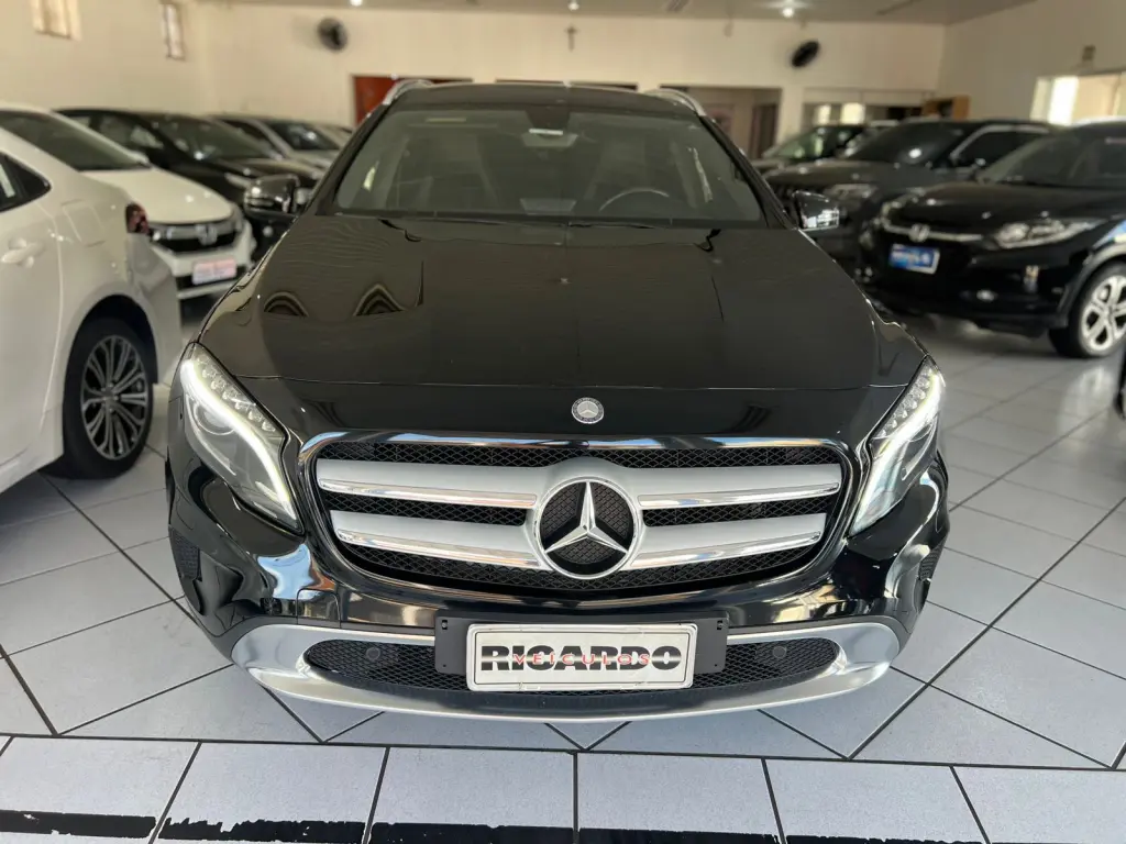 MERCEDES-BENZ GLA 200 - Foto
