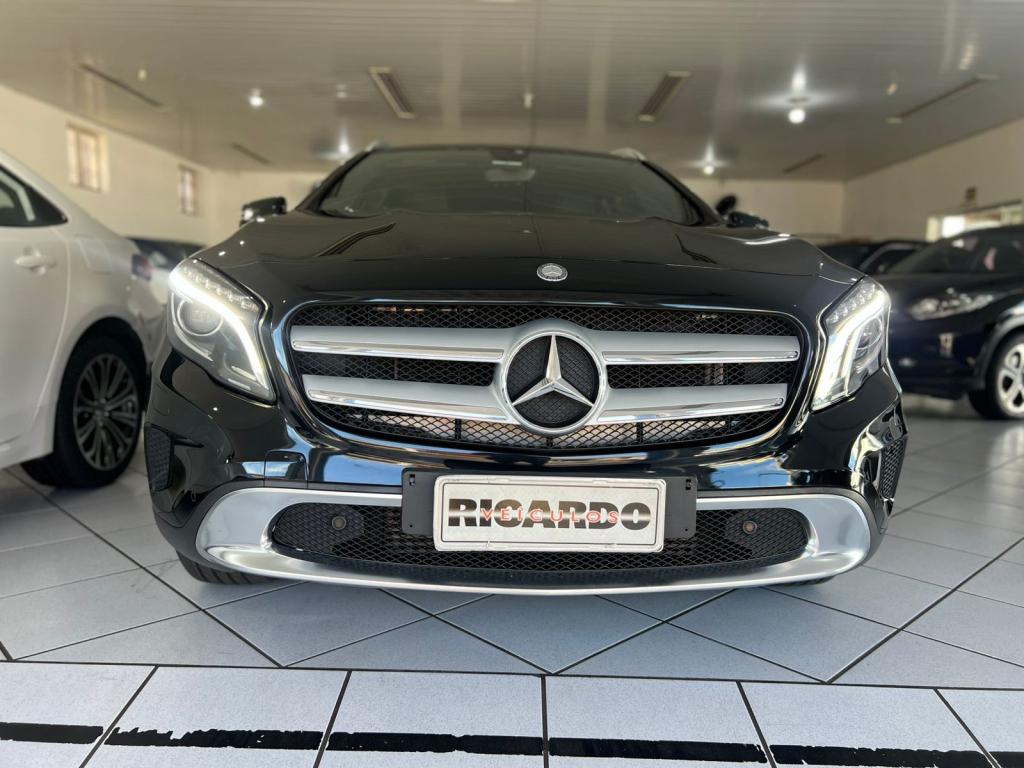 MERCEDES-BENZ GLA 200 - Foto