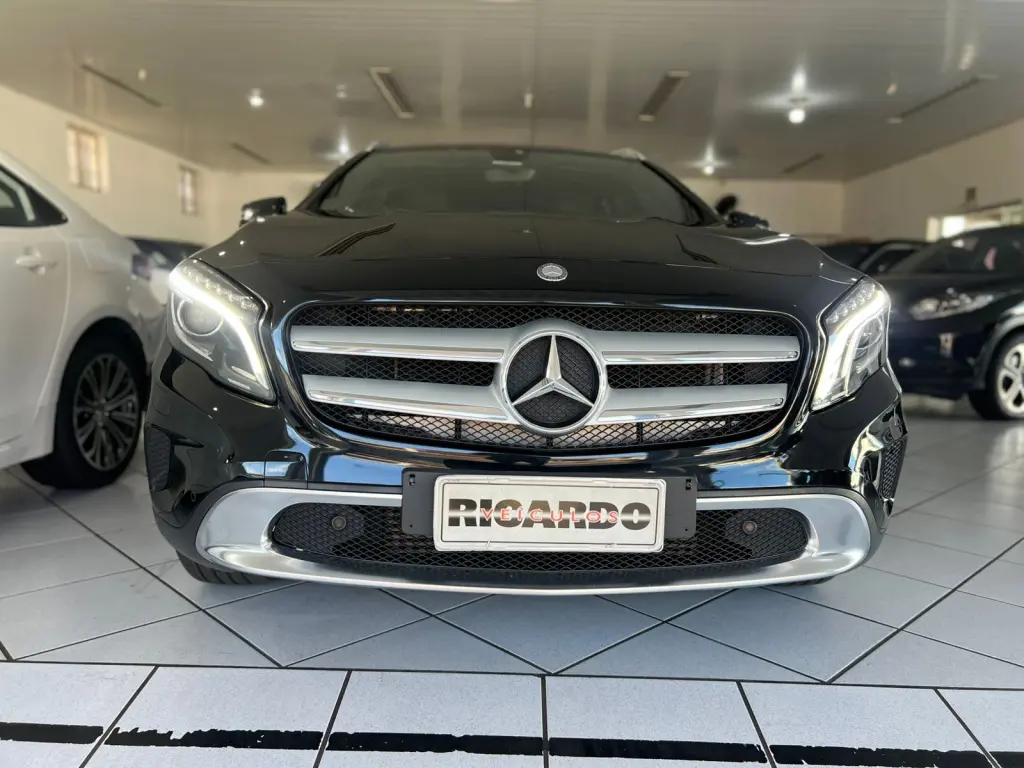 MERCEDES-BENZ GLA 200 - Foto