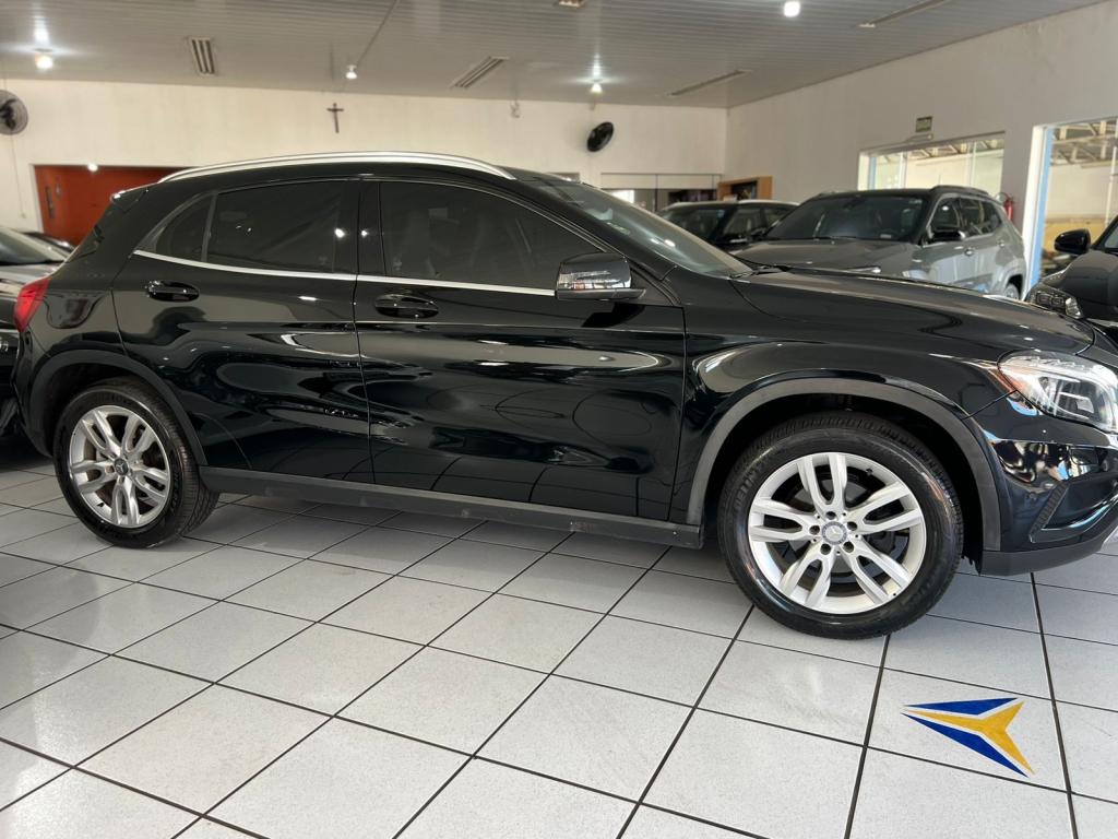 MERCEDES-BENZ GLA 200 - Foto