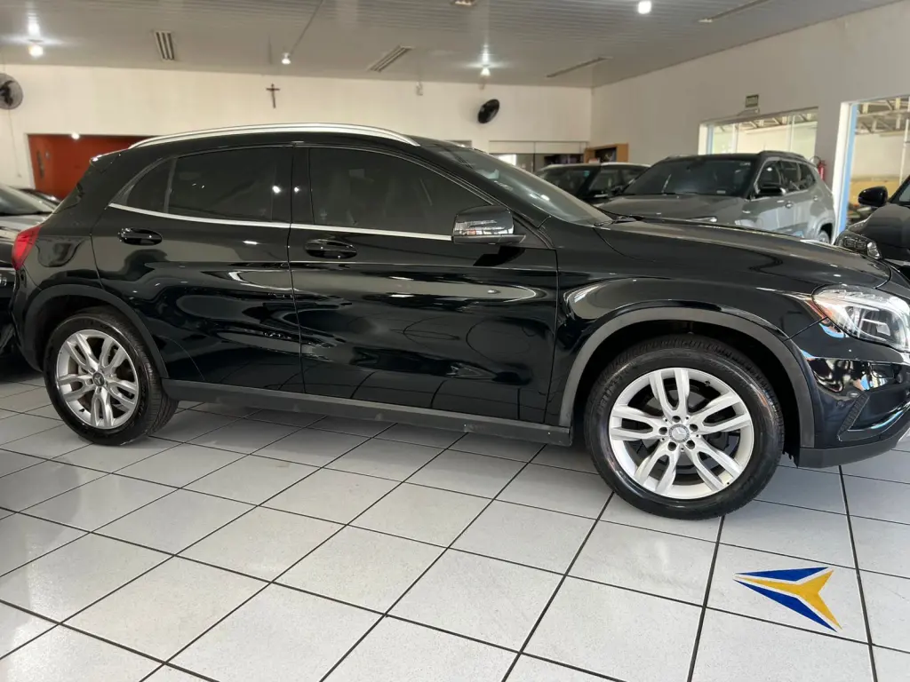 MERCEDES-BENZ GLA 200 - Foto