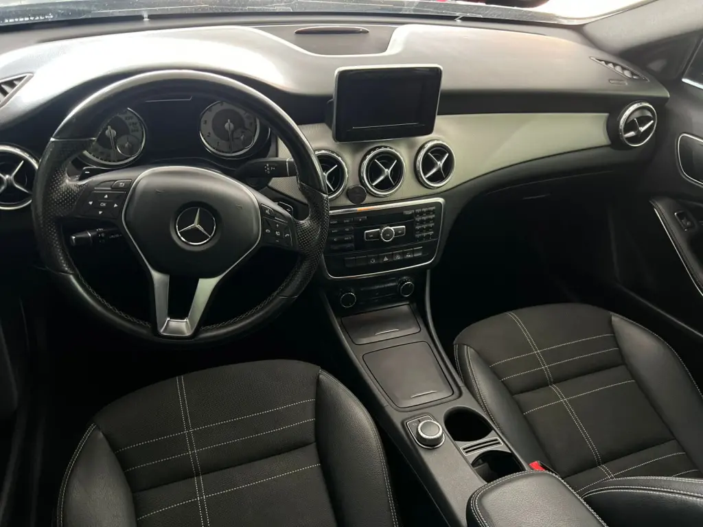 MERCEDES-BENZ GLA 200 - Foto