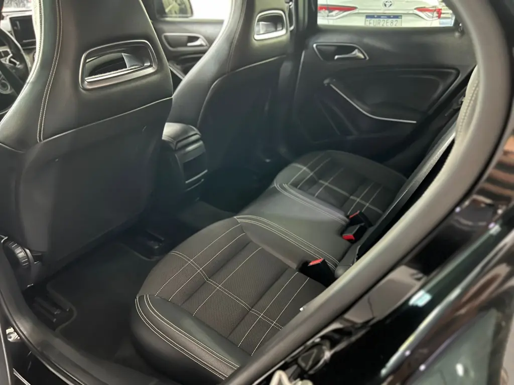 MERCEDES-BENZ GLA 200 - Foto