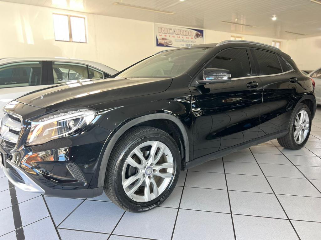 MERCEDES-BENZ GLA 200 - Foto