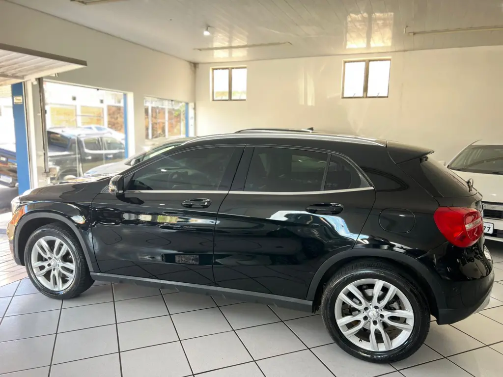 MERCEDES-BENZ GLA 200 - Foto