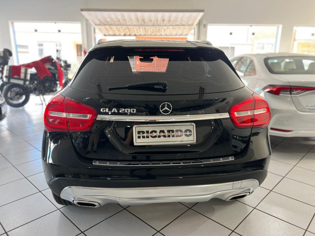 MERCEDES-BENZ GLA 200 - Foto