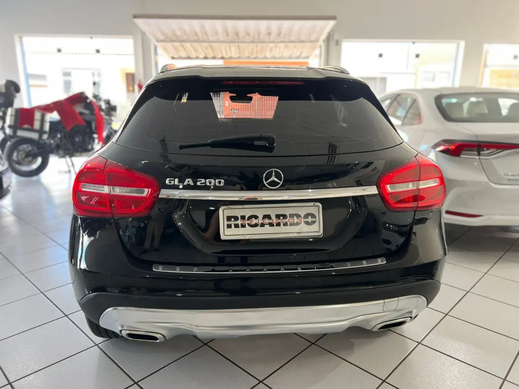 MERCEDES-BENZ GLA 200 - Foto