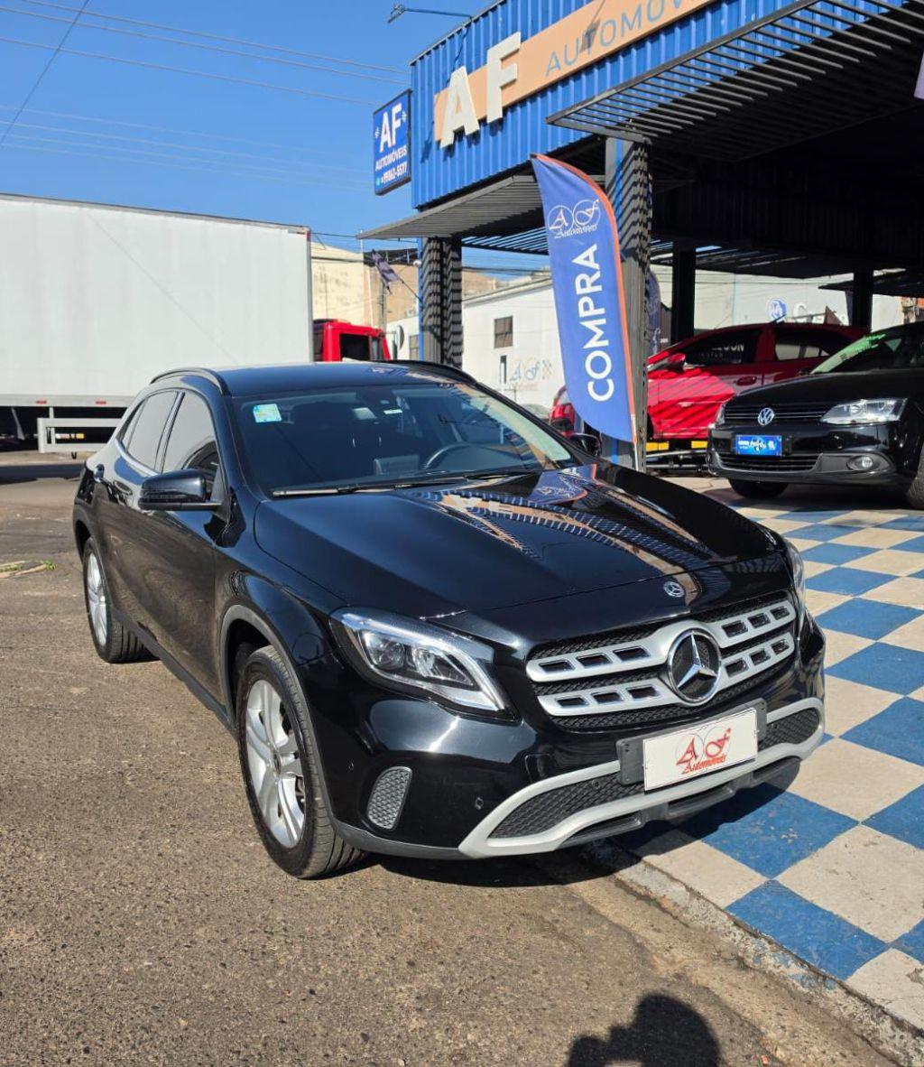 MERCEDES-BENZ GLA 200