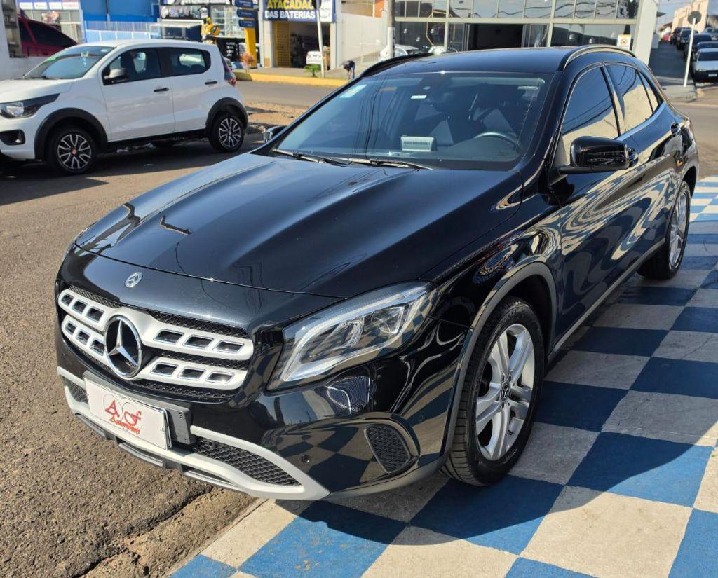 MERCEDES-BENZ GLA 200 - Foto