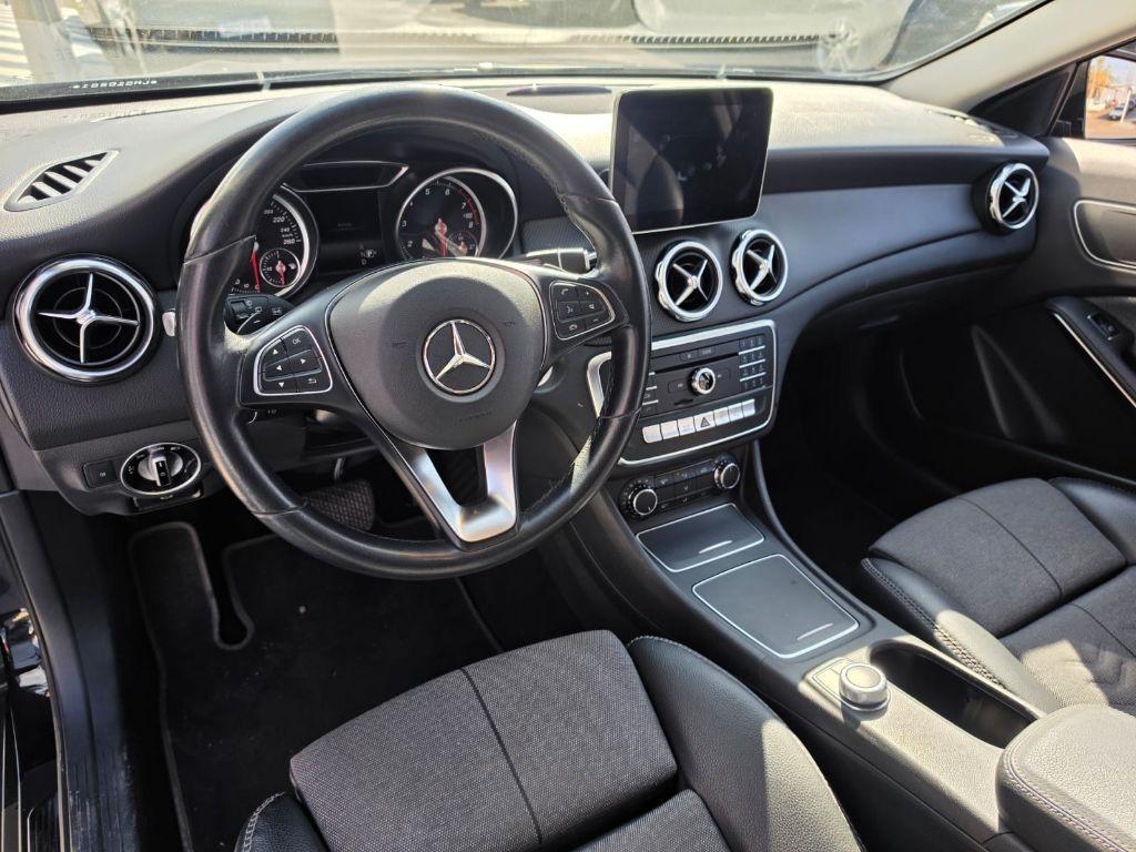 MERCEDES-BENZ GLA 200 - Foto