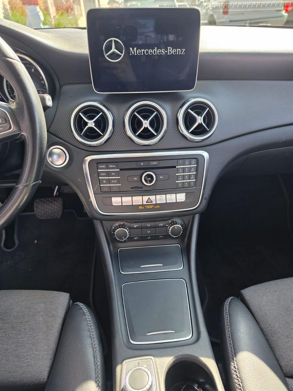 MERCEDES-BENZ GLA 200 - Foto