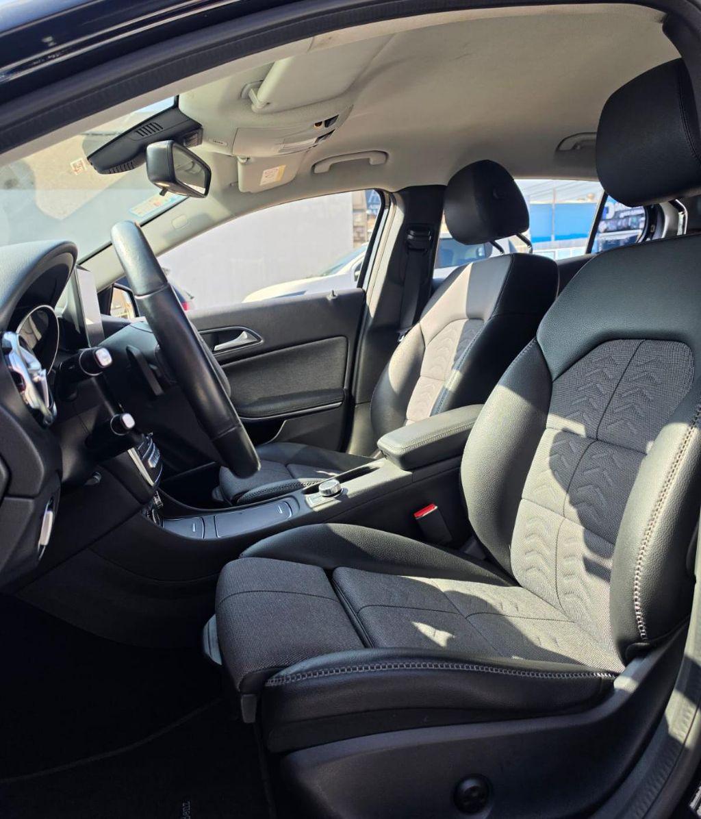 MERCEDES-BENZ GLA 200 - Foto