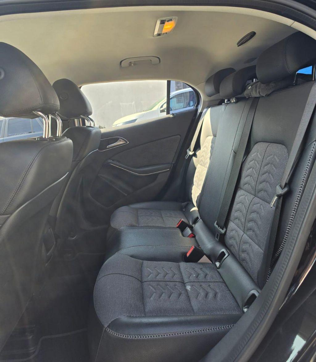 MERCEDES-BENZ GLA 200 - Foto