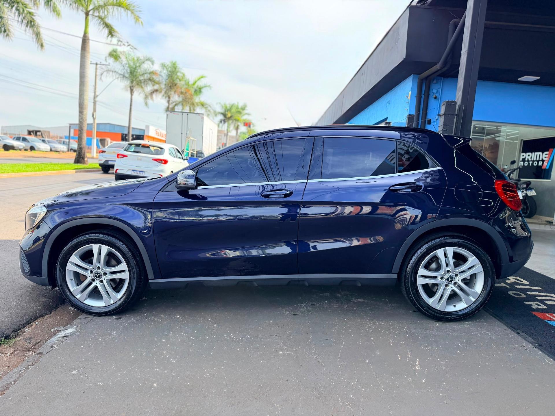 MERCEDES-BENZ GLA 200 - Foto