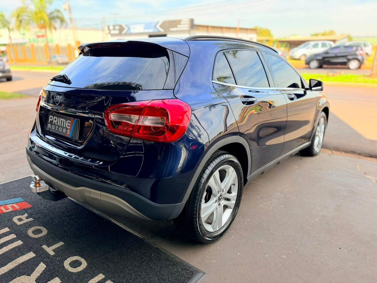 MERCEDES-BENZ GLA 200 - Foto