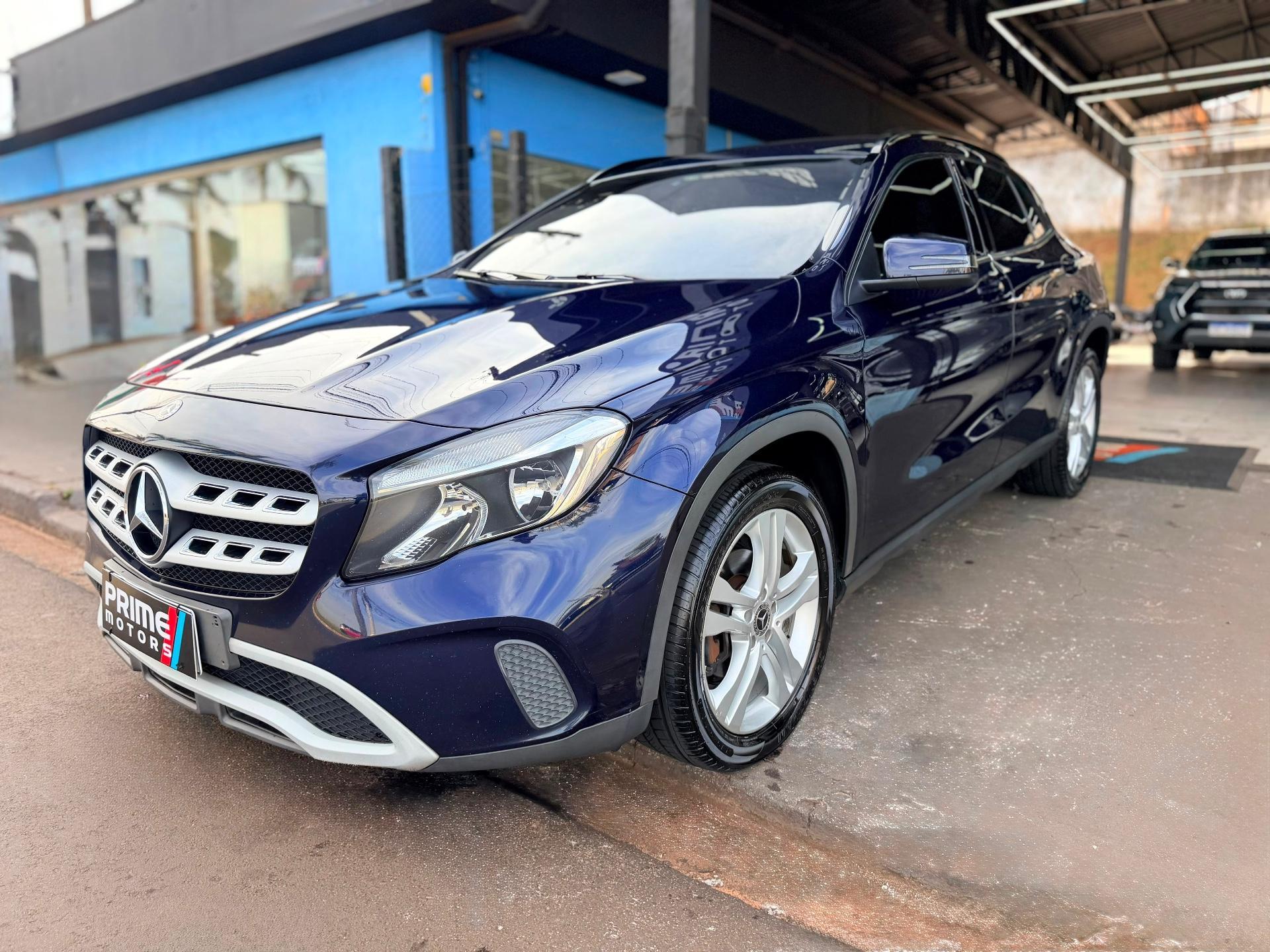 MERCEDES-BENZ GLA 200 - Foto
