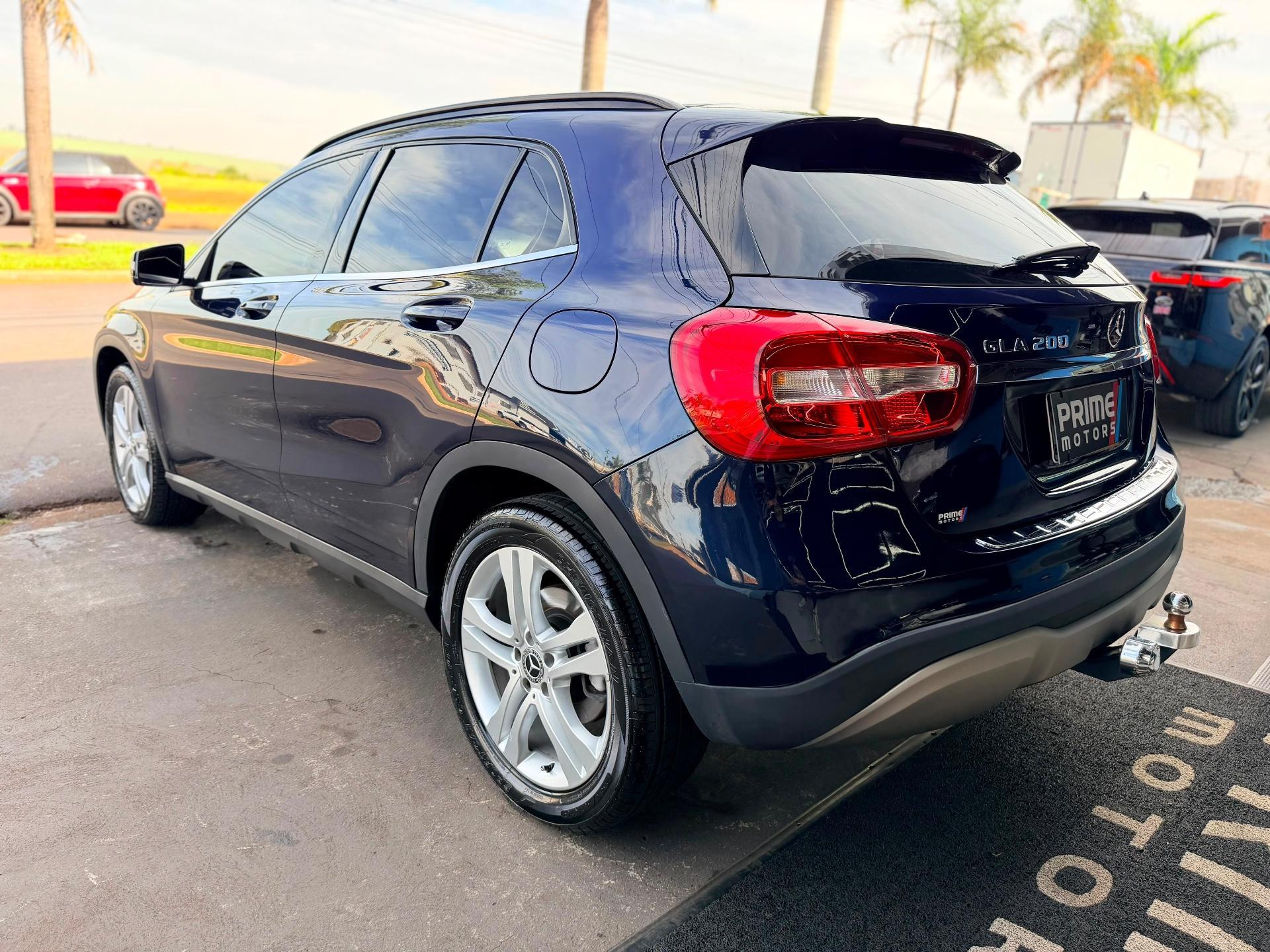 MERCEDES-BENZ GLA 200 - Foto
